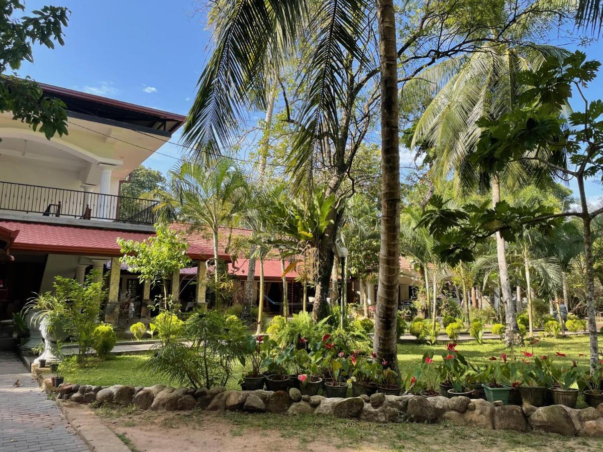 Little Villa Hotel ワドゥワ エクステリア 写真